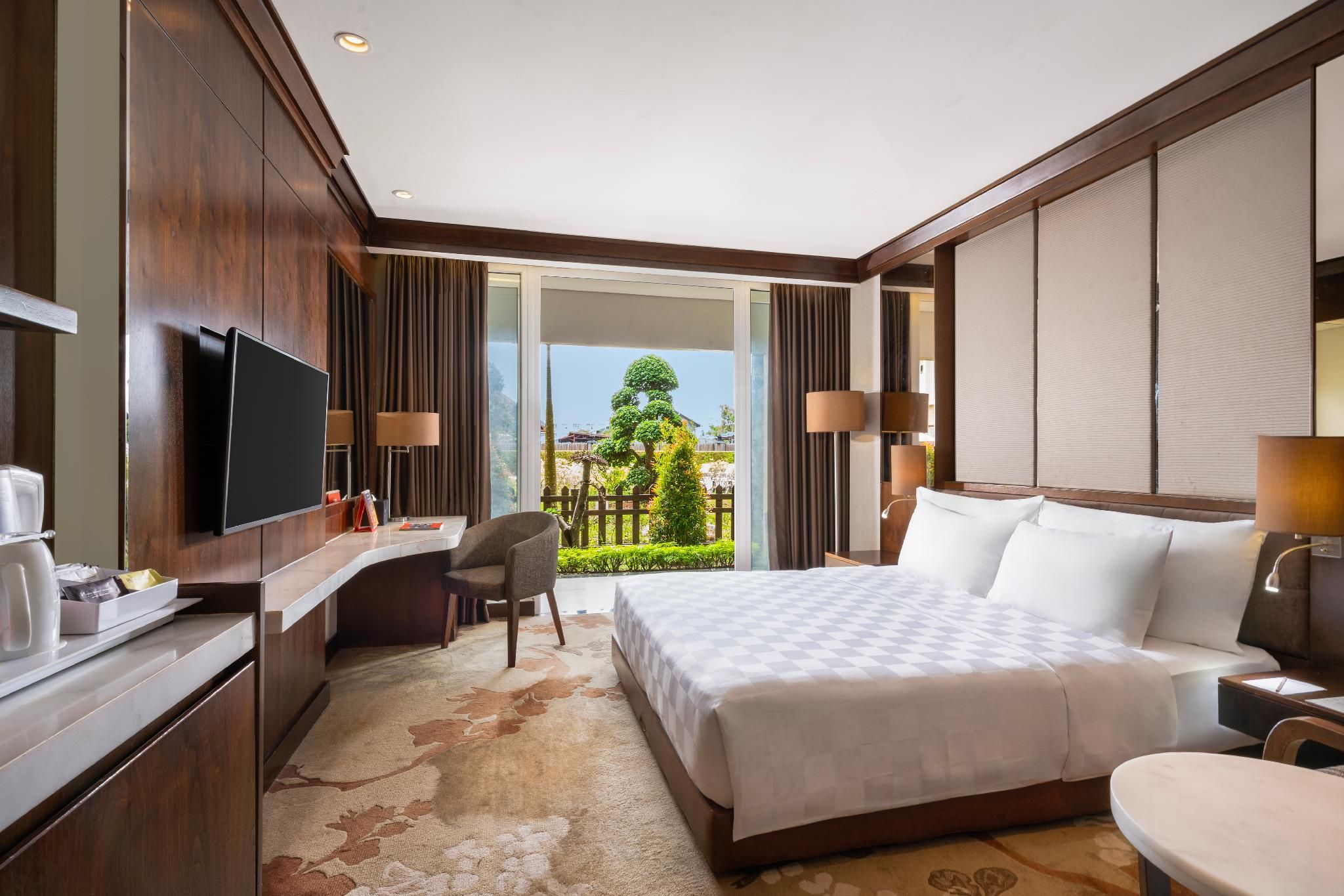 Deluxe King Pool Terrace, Guest room, 1 King