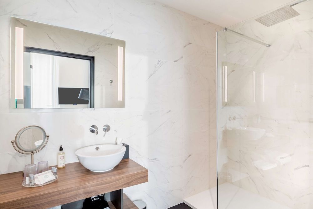 Best Western Plus Europe Hotel Family Room, 1 Queen Bed, Non Smoking (with Sofabed) 2