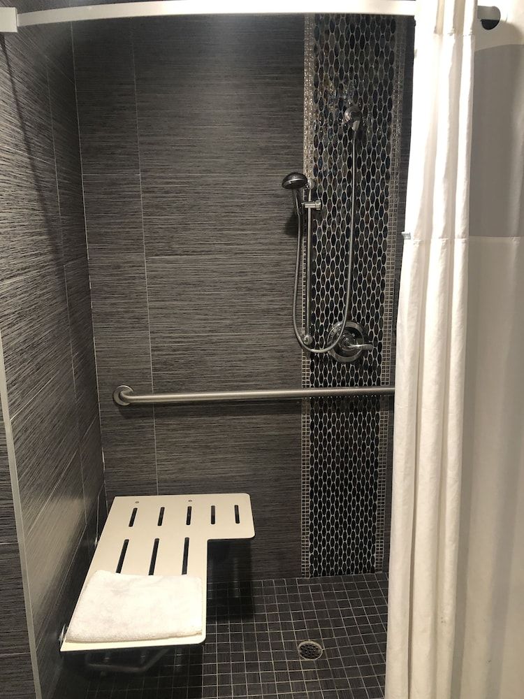 American Inn Room, 1 Queen Bed, Accessible 2