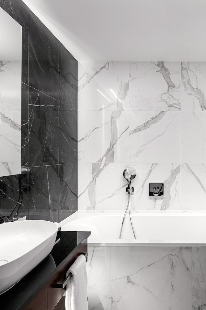 undefined Hotel Kings Court 7