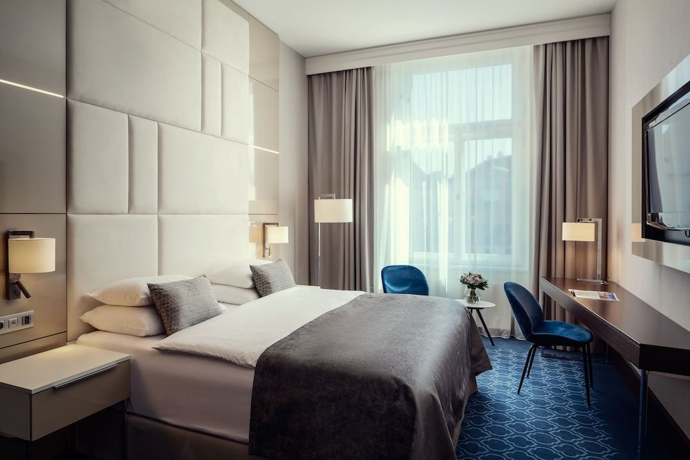 undefined Hotel Kings Court 5