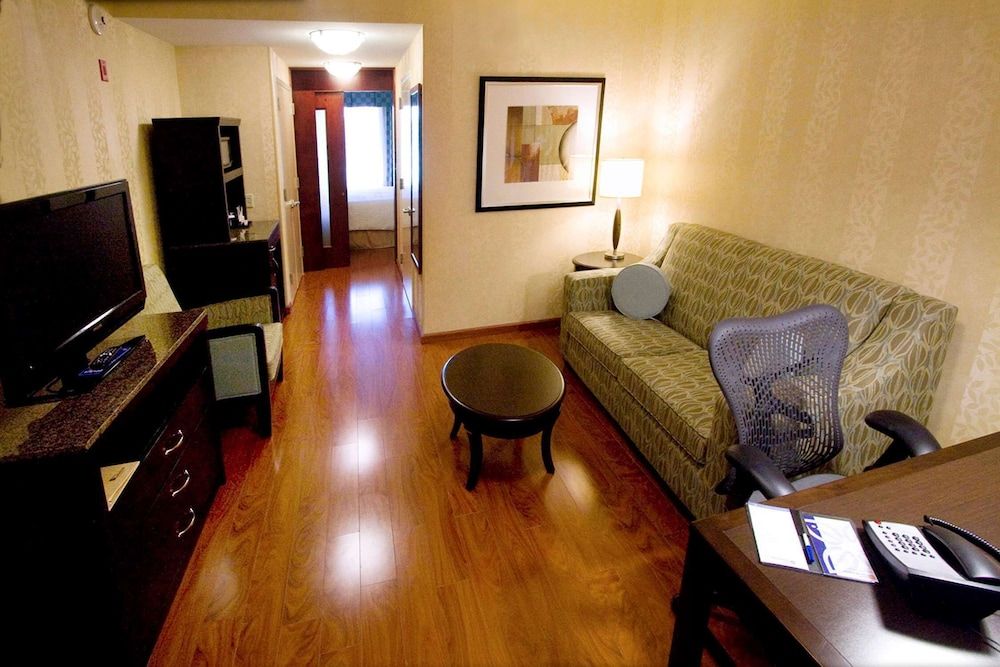 One king one bedroom evolution suite