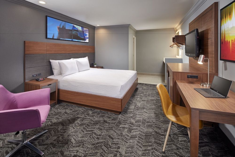Standard Room, 1 King Bed