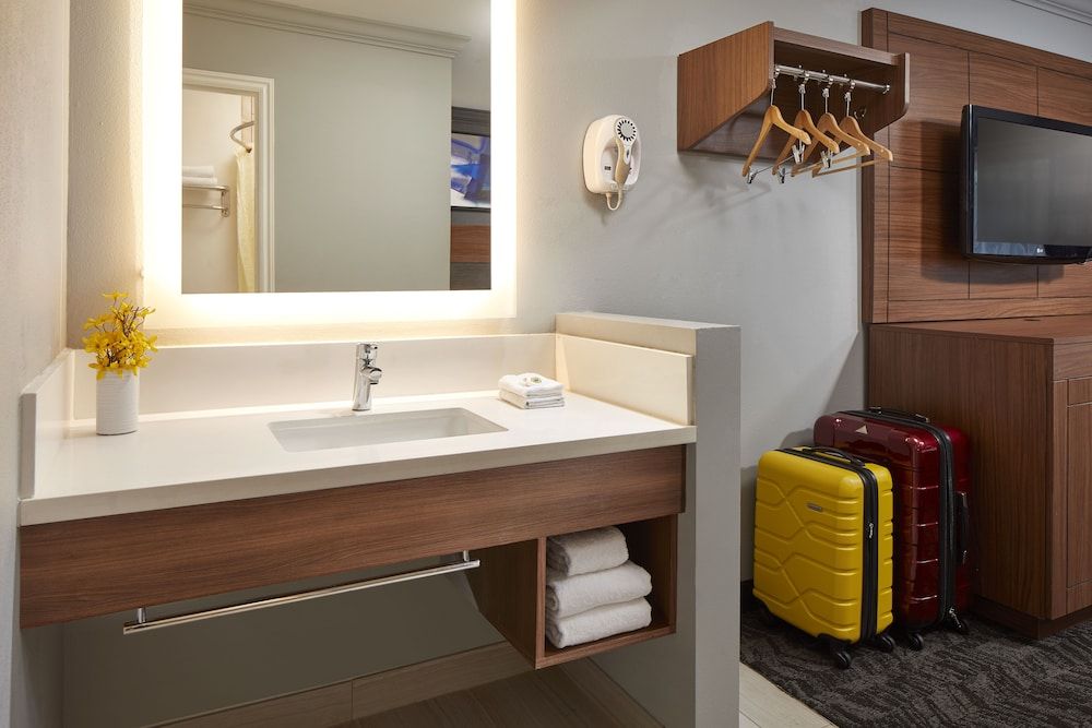 Standard Room, 1 King Bed