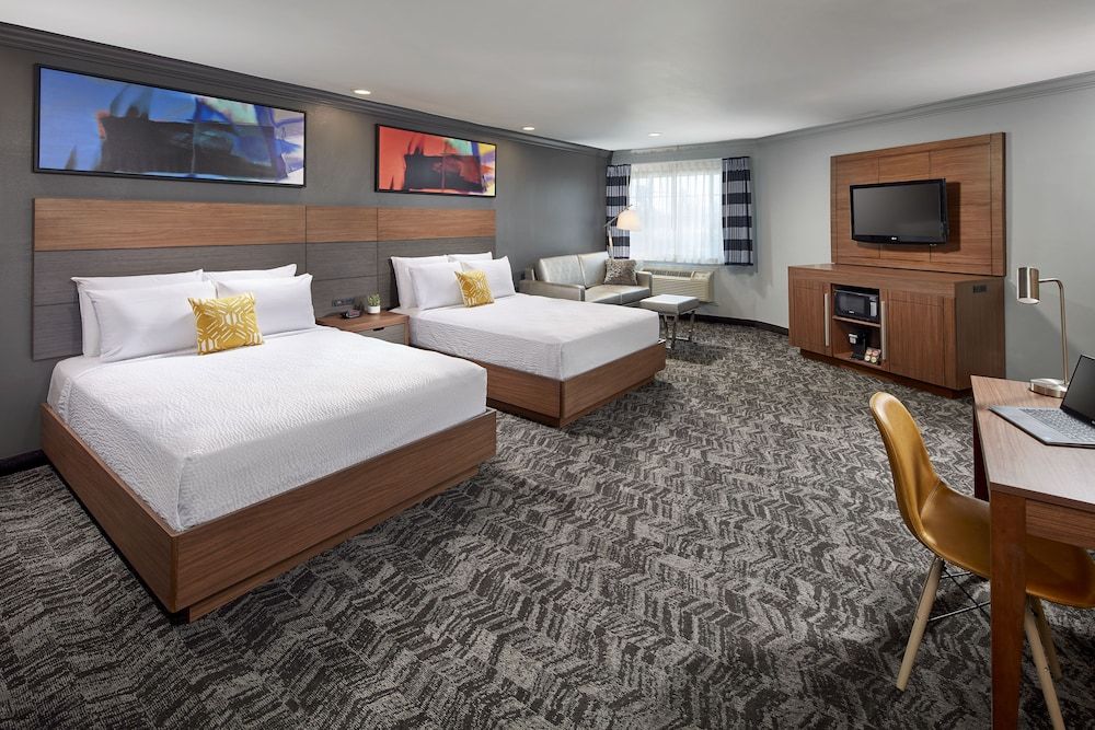 Standard Suite, 2 Queen Beds