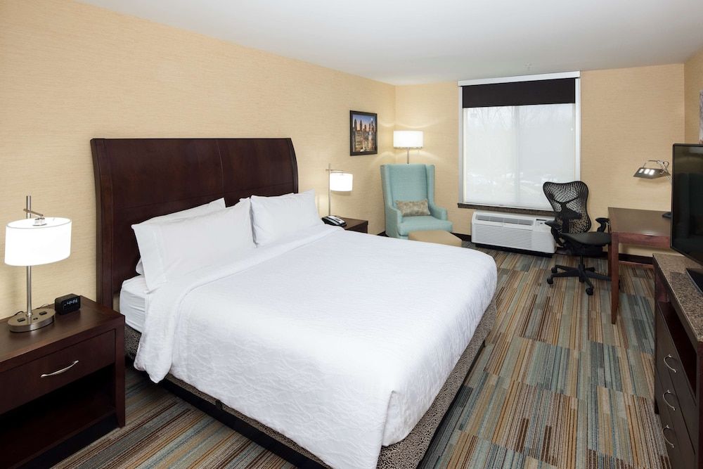 Room, 1 King Bed (Drinks & Snacks)