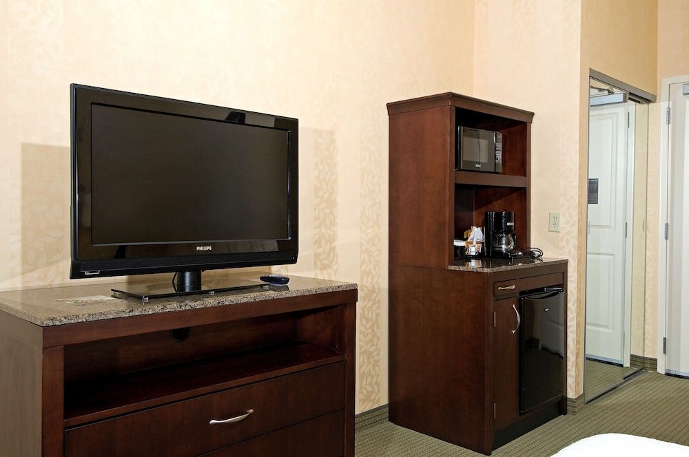 Room, 1 King Bed (Drinks & Snacks)