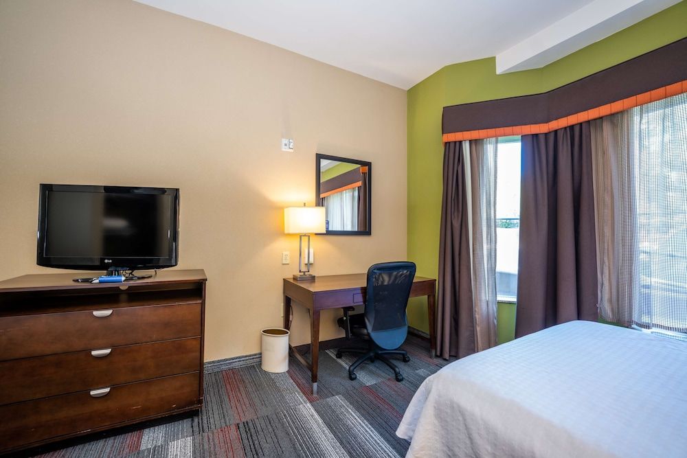 Suite, 1 King Bed, Non Smoking