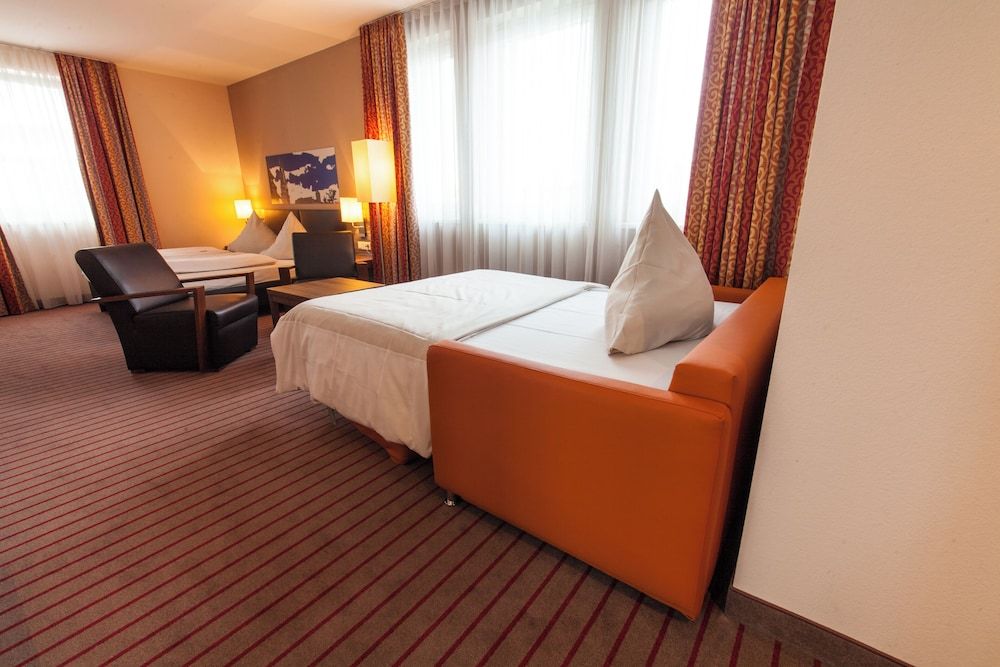 NOVINA HOTEL Tillypark Triple Room 2