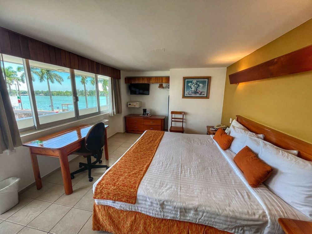 Best Western Riviera Tuxpan Standard Room, 1 King Bed, Non Smoking 4