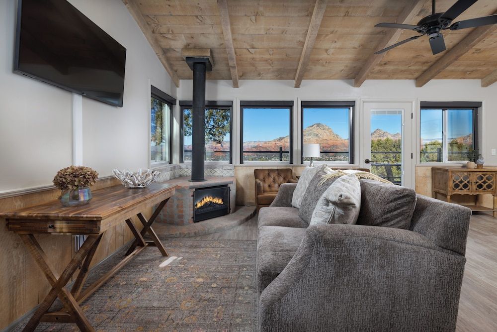 Sky Ranch Lodge Cottage, 1 King Bed 7