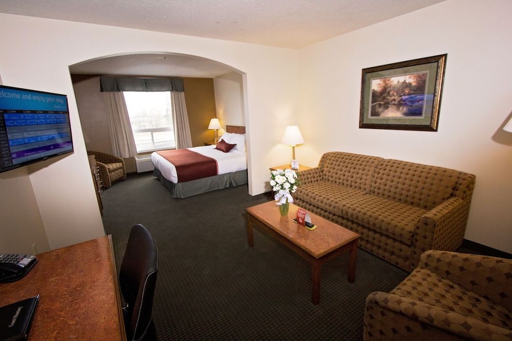 Service Plus Inns & Suites Drayton Valley Standard Room, 1 King Bed 4