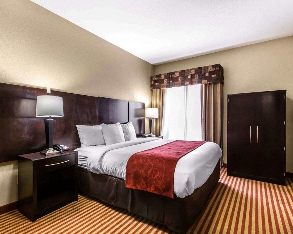 Suite, 1 King Bed with Sofa bed, Accessible, Non Smoking