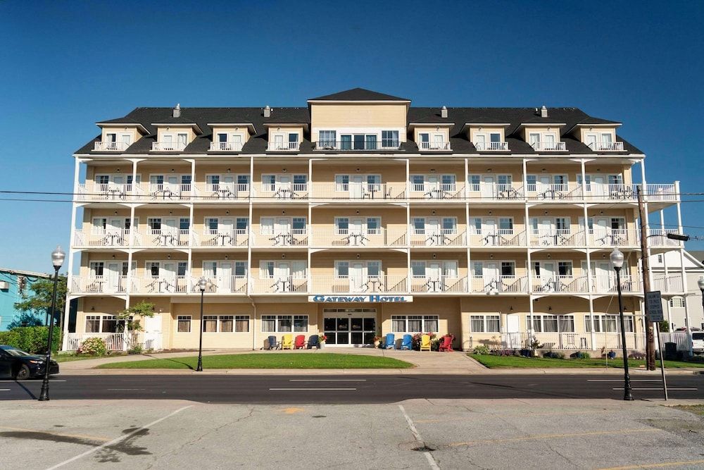 undefined Gateway Hotel & Suites, Ascend Hotel Collection 6