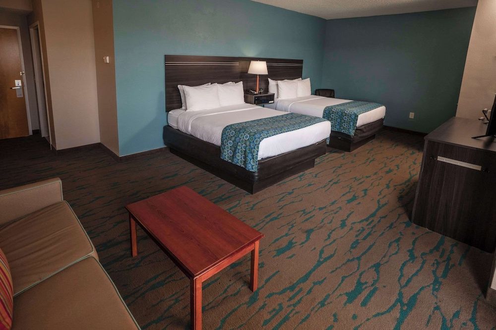 undefined Gateway Hotel & Suites, Ascend Hotel Collection 7