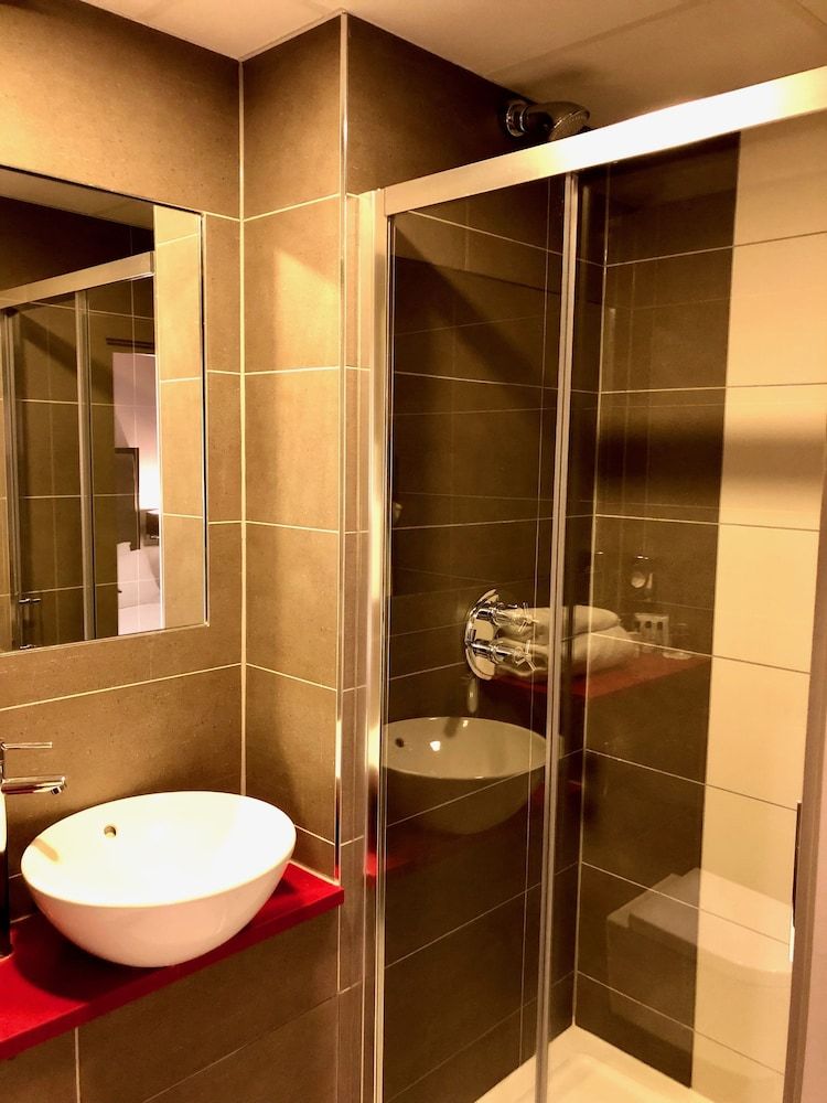 Maitrise Hotel Maida Vale Double Room Without Window 5