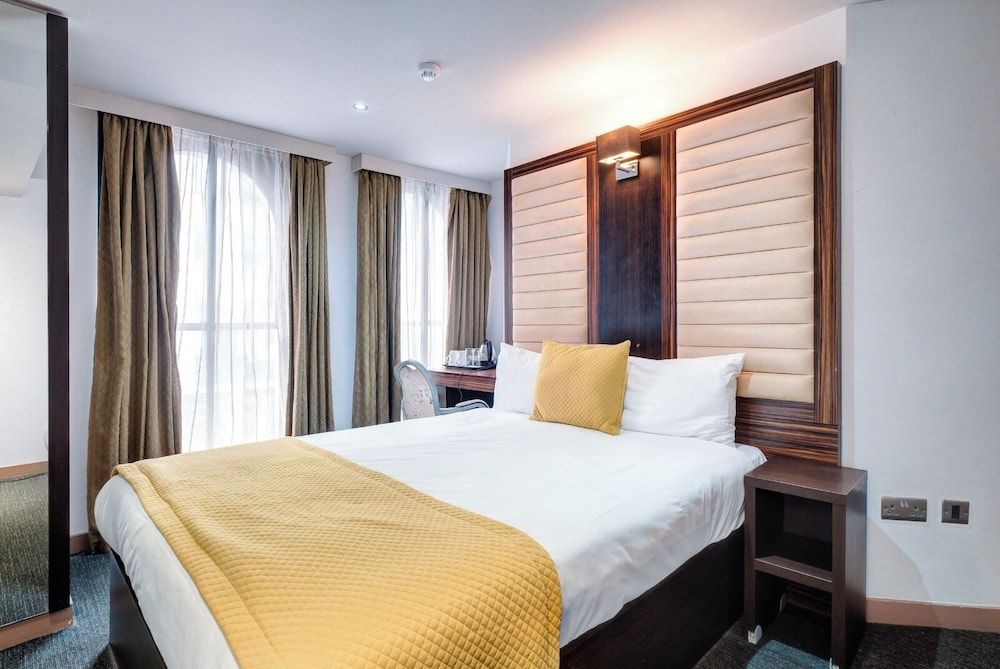 Maitrise Hotel Maida Vale Double Room With Window 3