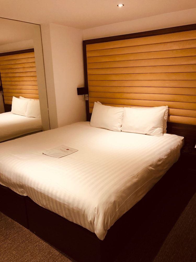 Maitrise Hotel Maida Vale Double Room Without Window 2