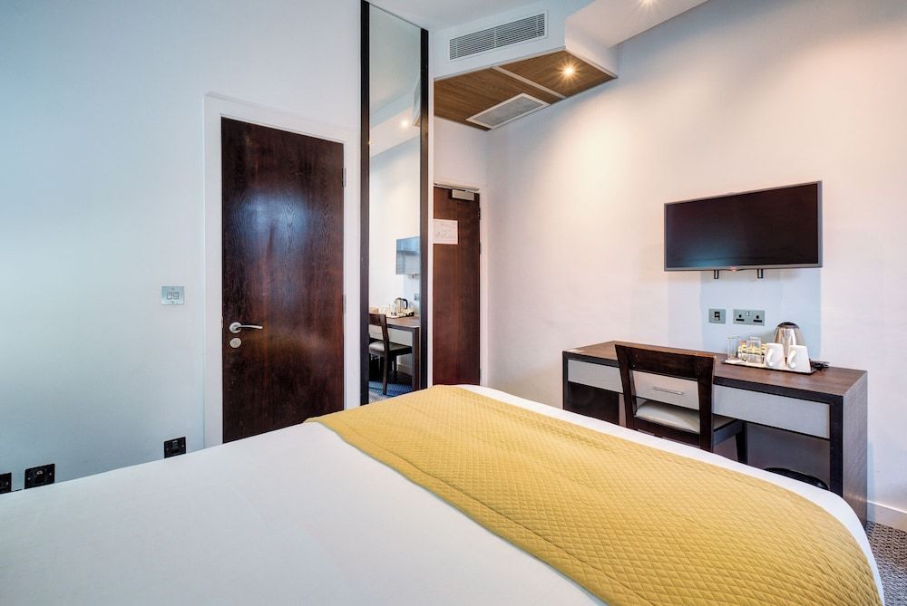 Maitrise Hotel Maida Vale Double Room With Window 9