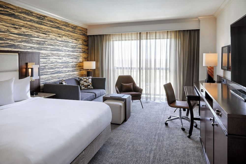 Room, 1 King Bed with Sofa bed, Balcony (Mobility/Hearing Access, Transf Shwr)