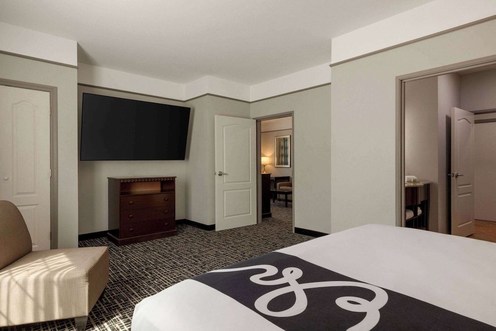 Deluxe Room, 1 King Bed, Non Smoking (Deluxe Executive Room)