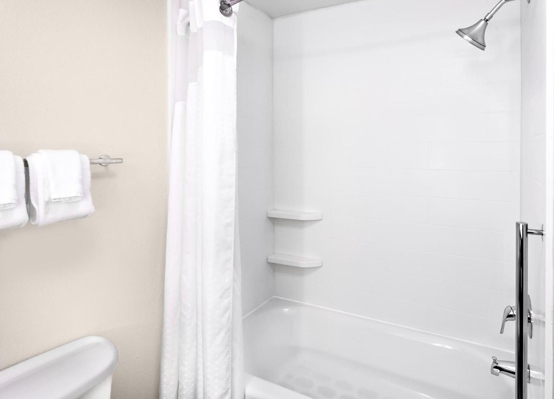 310 Sq Ft 2 Queen Standard Communications AccessibleTub