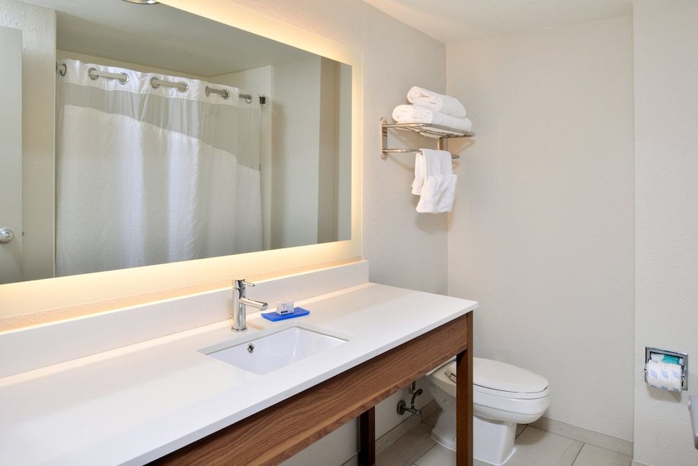 Suite, 2 Queen Beds (Living Area)