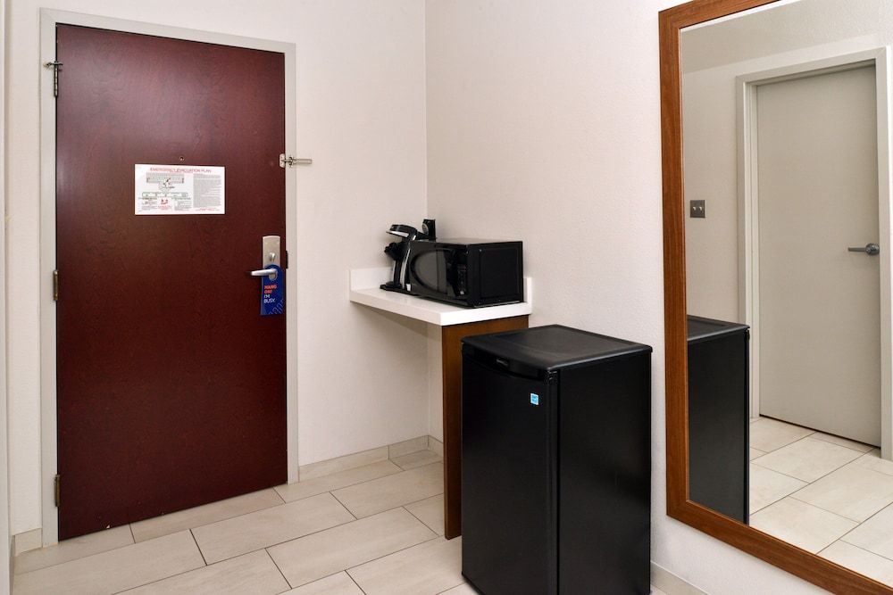 Standard Room, 1 Queen Bed, Accessible (Accessible Tub)