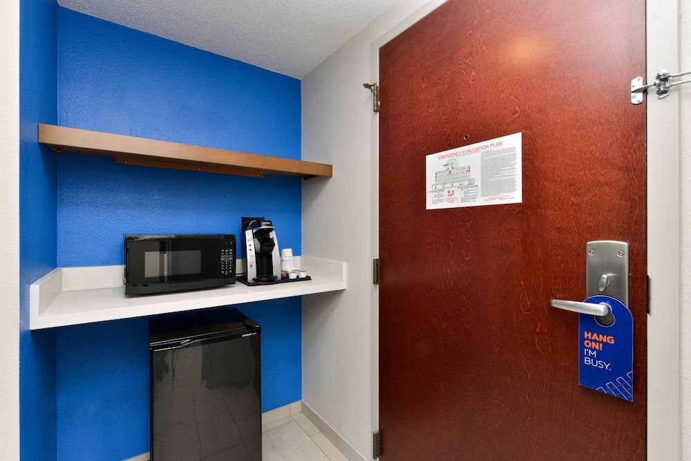 Suite, 2 Queen Beds (Living Area)