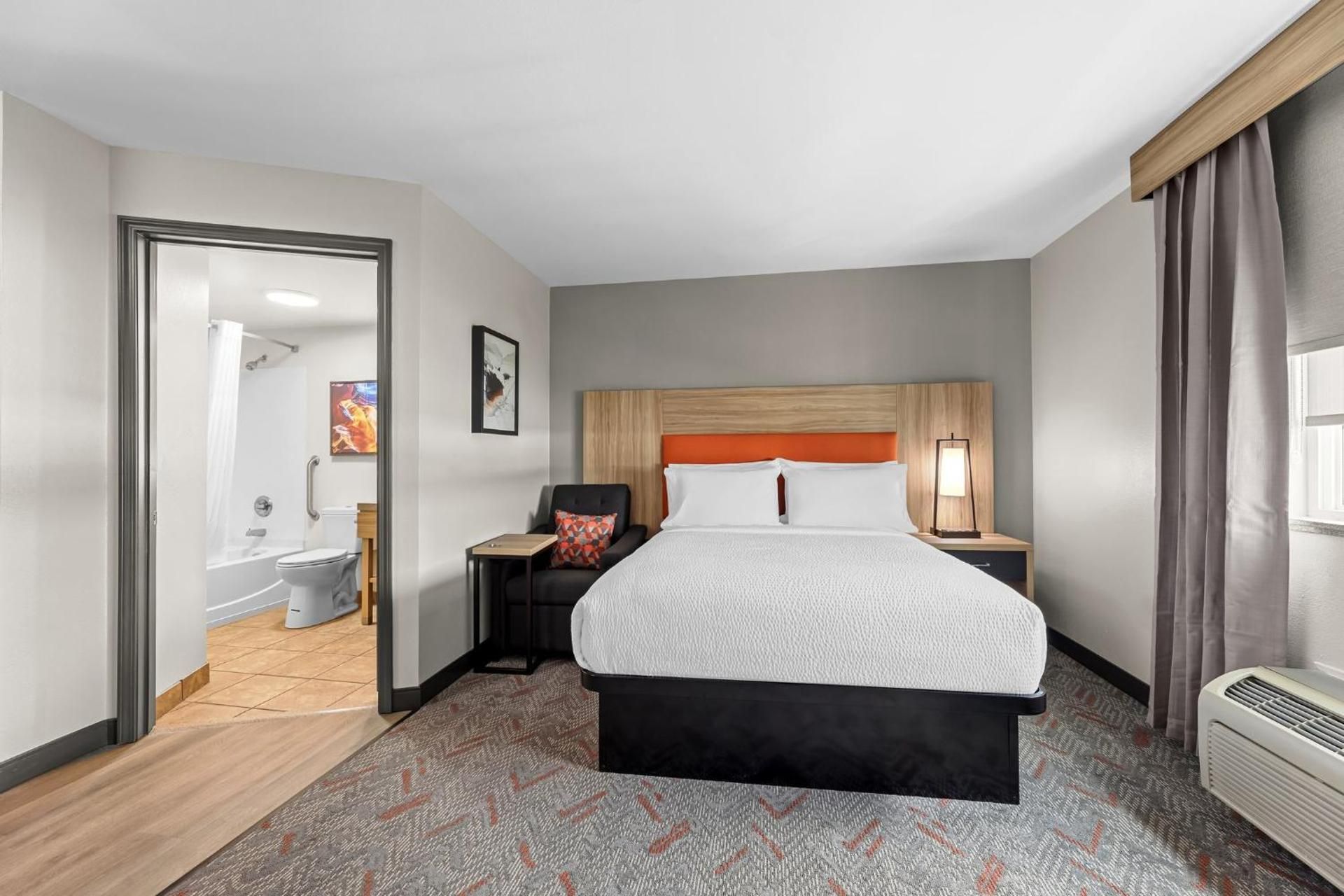 1 Queen Bed Studio Suite