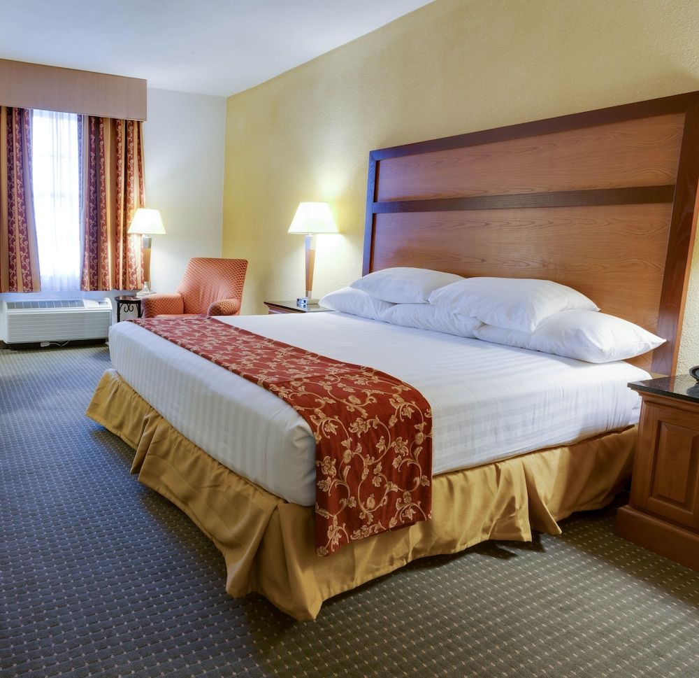 Suite, 1 King Bed with Sofa bed, Refrigerator & Microwave (2 rooms)