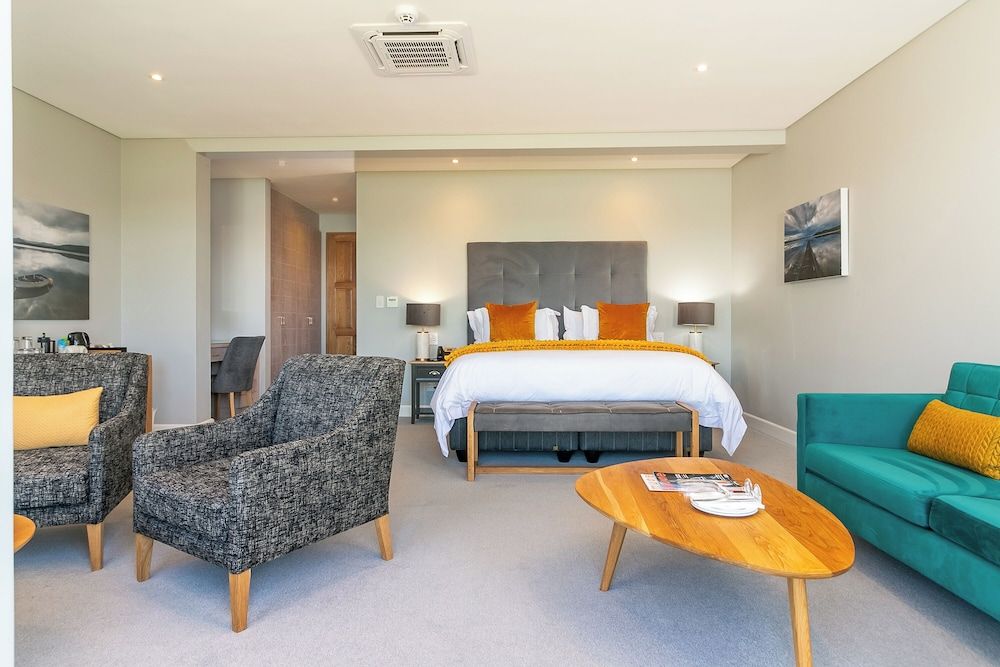 Superior Suite - Lake Facing - 6