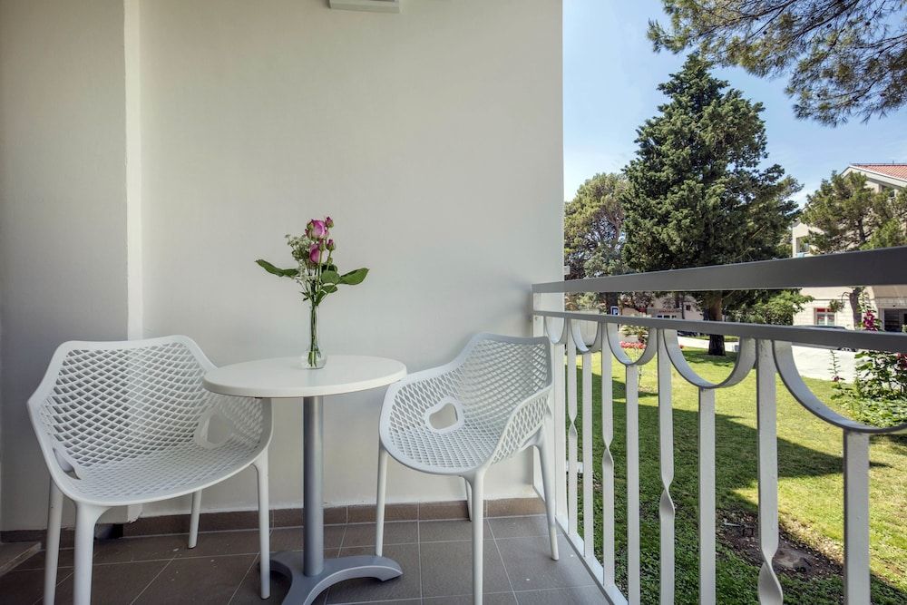 Bluesun Hotel Alga Standard Double or Twin Room, Balcony, Partial Sea View 3