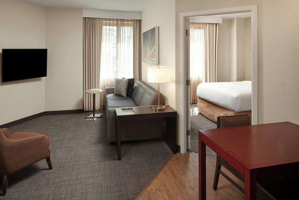 Suite, 1 Bedroom (Mobility/Hearing Accessible, Tub)