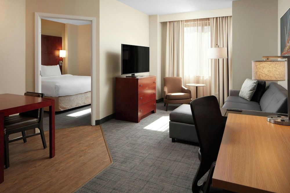 Suite, 1 Bedroom (Mobility/Hearing Accessible, Tub)