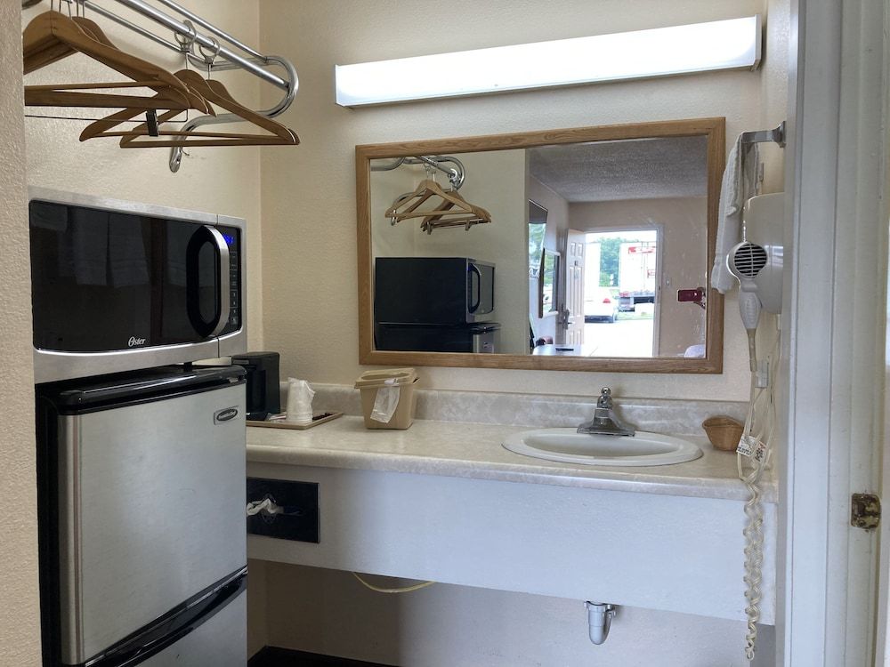 Travel Inn Hazen Double Room (2 double beds ) 12