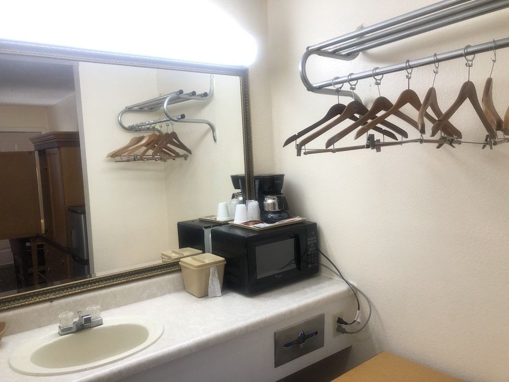 Travel Inn Hazen Standard Room, 1 Queen Bed (1 queen bed) 10