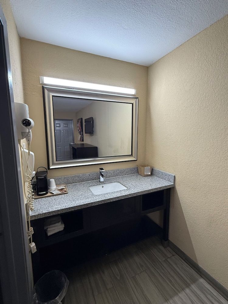 Travel Inn Hazen Standard Room, 1 Queen Bed (1 queen bed) 15