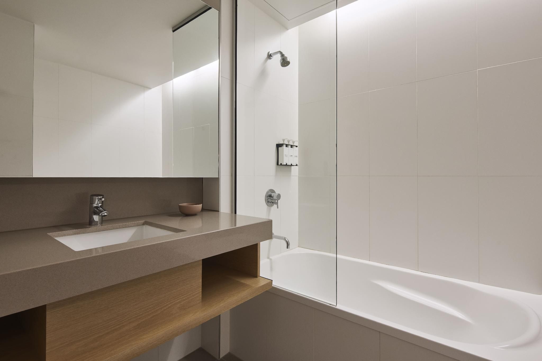 Atura Dandenong Deluxe Suite 2