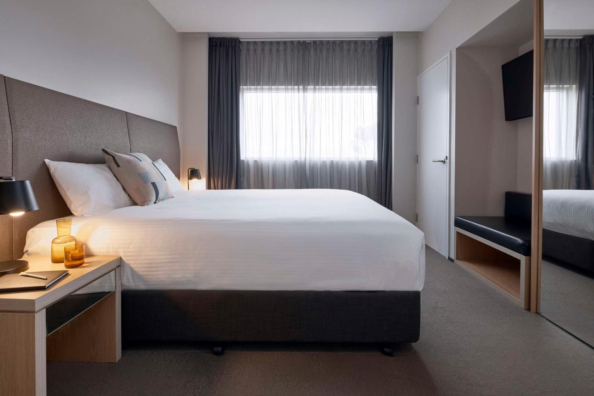 Atura Dandenong Deluxe Suite