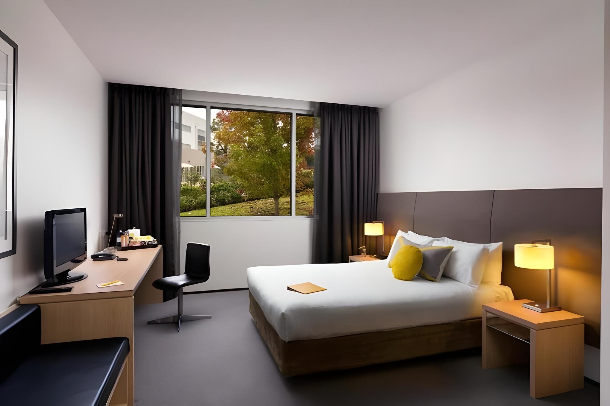 Atura Dandenong Deluxe Room 2