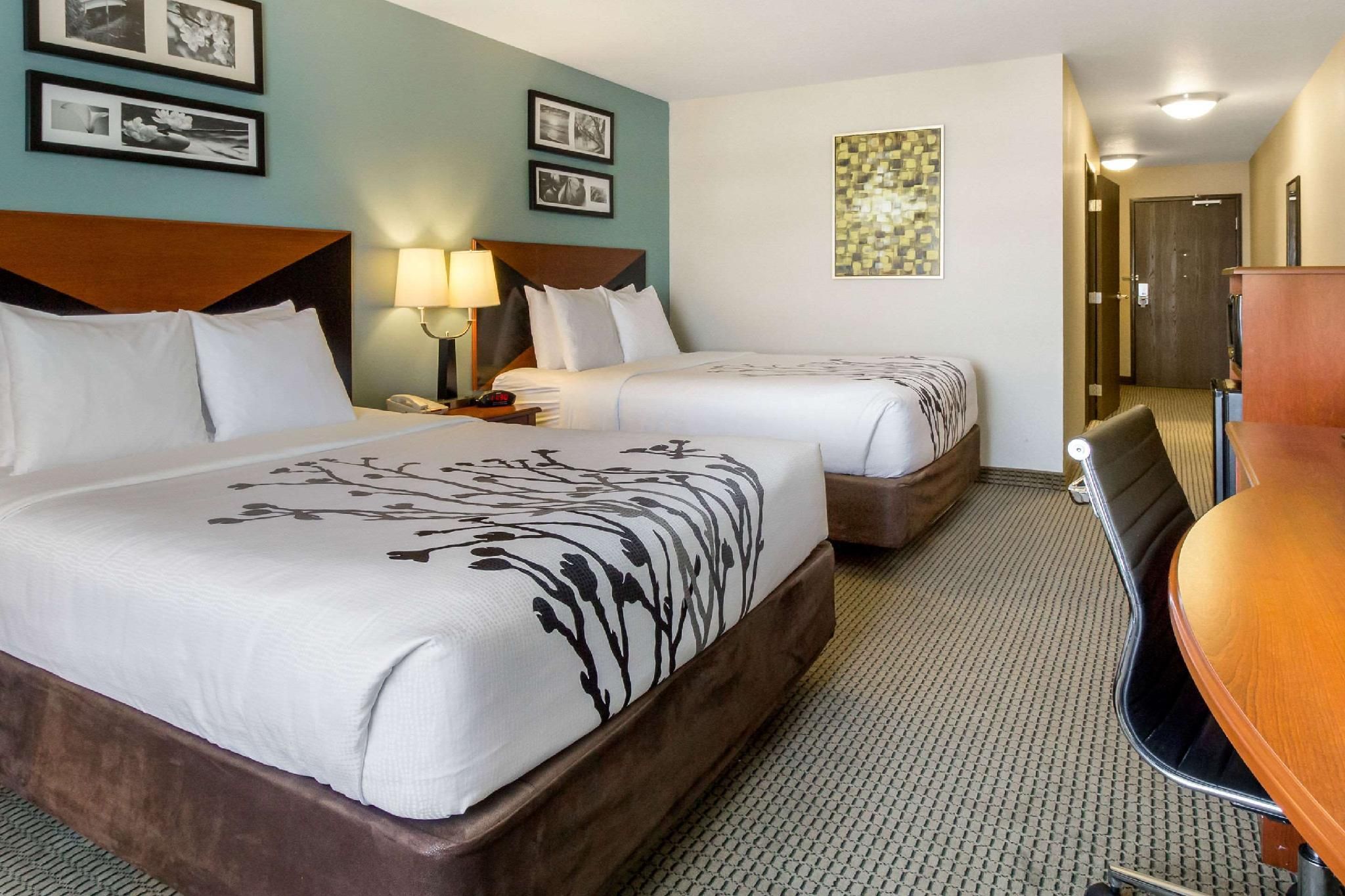 2 Queen Beds, Nonsmoking, Accessible
