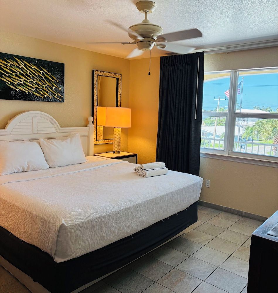 Standard Room, 1 King Bed