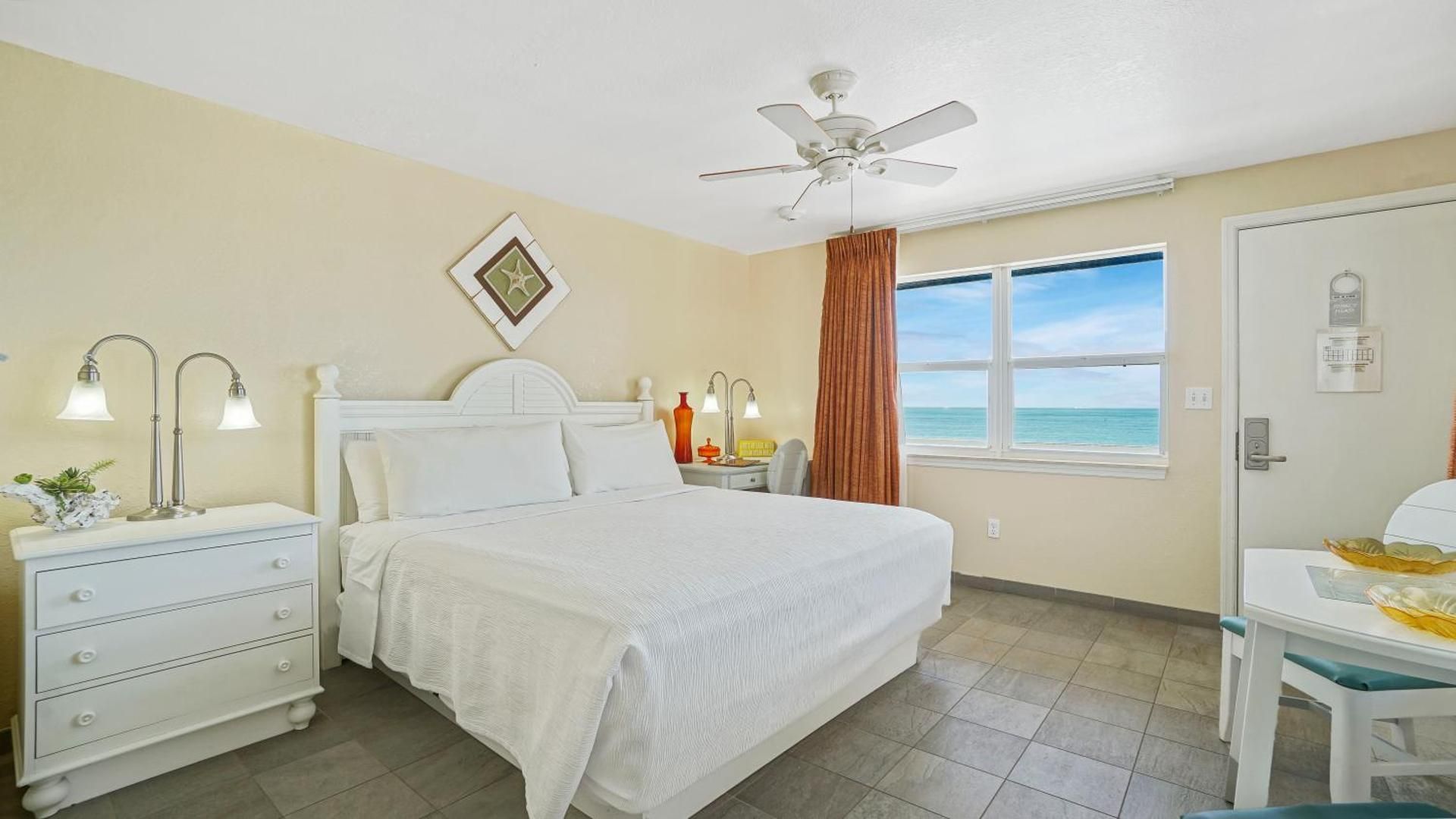 Deluxe King Room Ocean View
