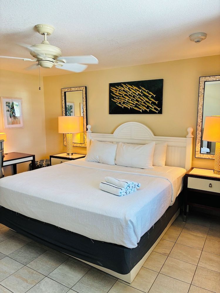 Standard Room, 1 King Bed