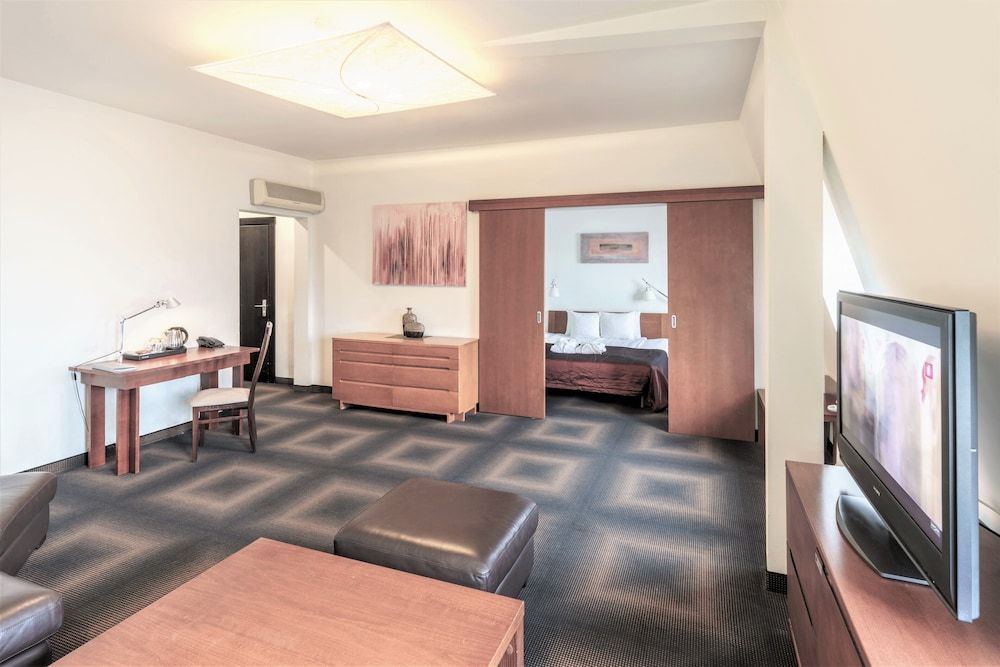 Rixwell Centra Hotel Suite, 1 Double Bed 4