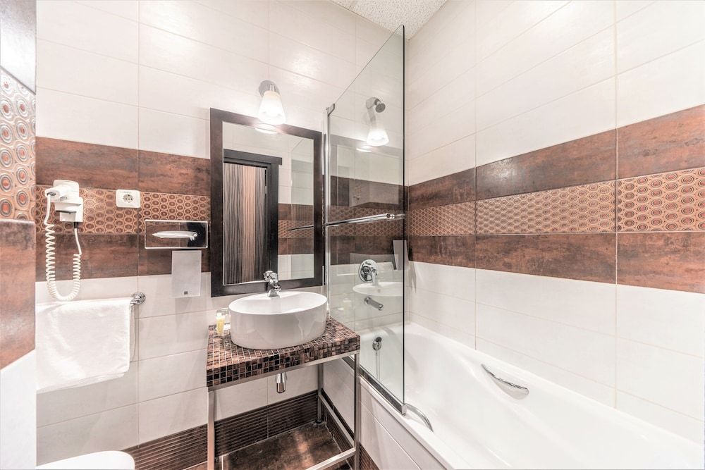 Rixwell Centra Hotel Junior Suite, 1 Double or 2 Twin Beds 5