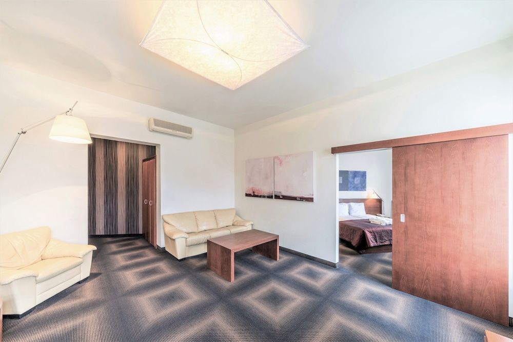 Rixwell Centra Hotel Suite, 1 Double Bed 3