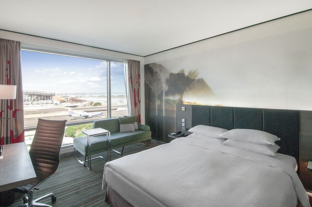 Regency Suite King with Airport View