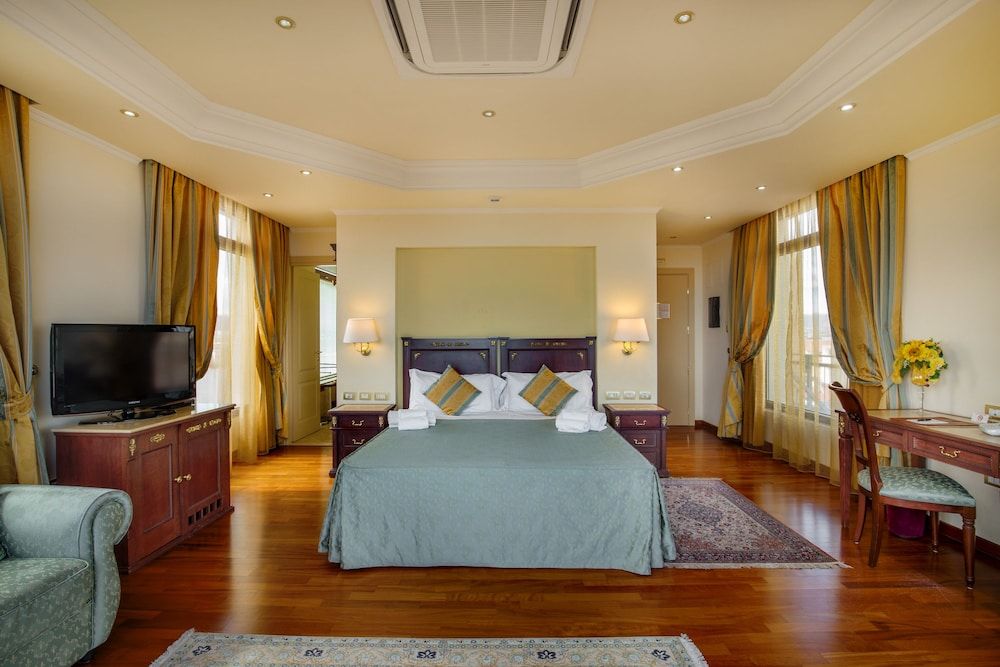 Suite (Panorama)